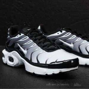 Nike Air Max Plus Sneakers